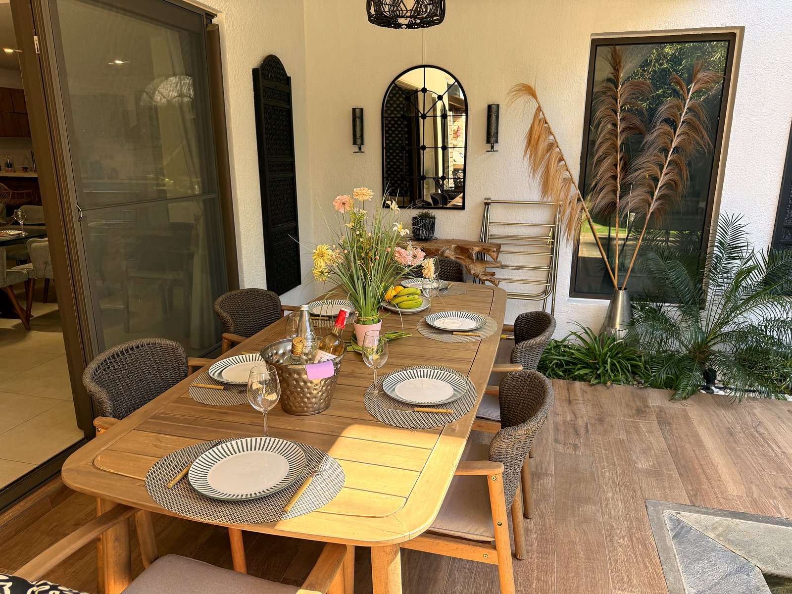 La table sous l'avancée